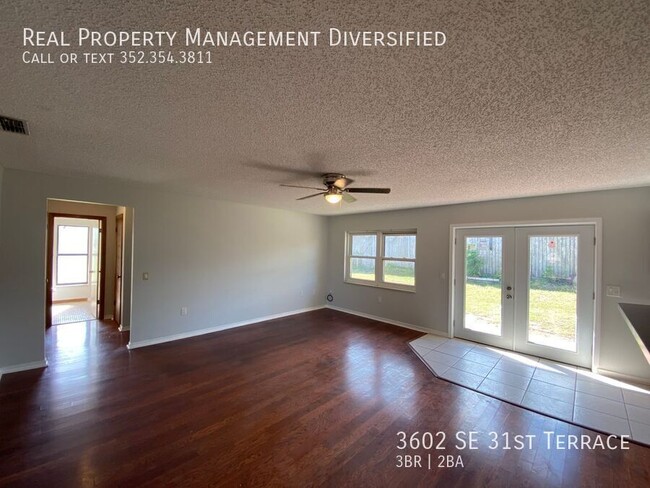 Building Photo - Cedar Hills - Desirable SE neighborhood 3/2/2