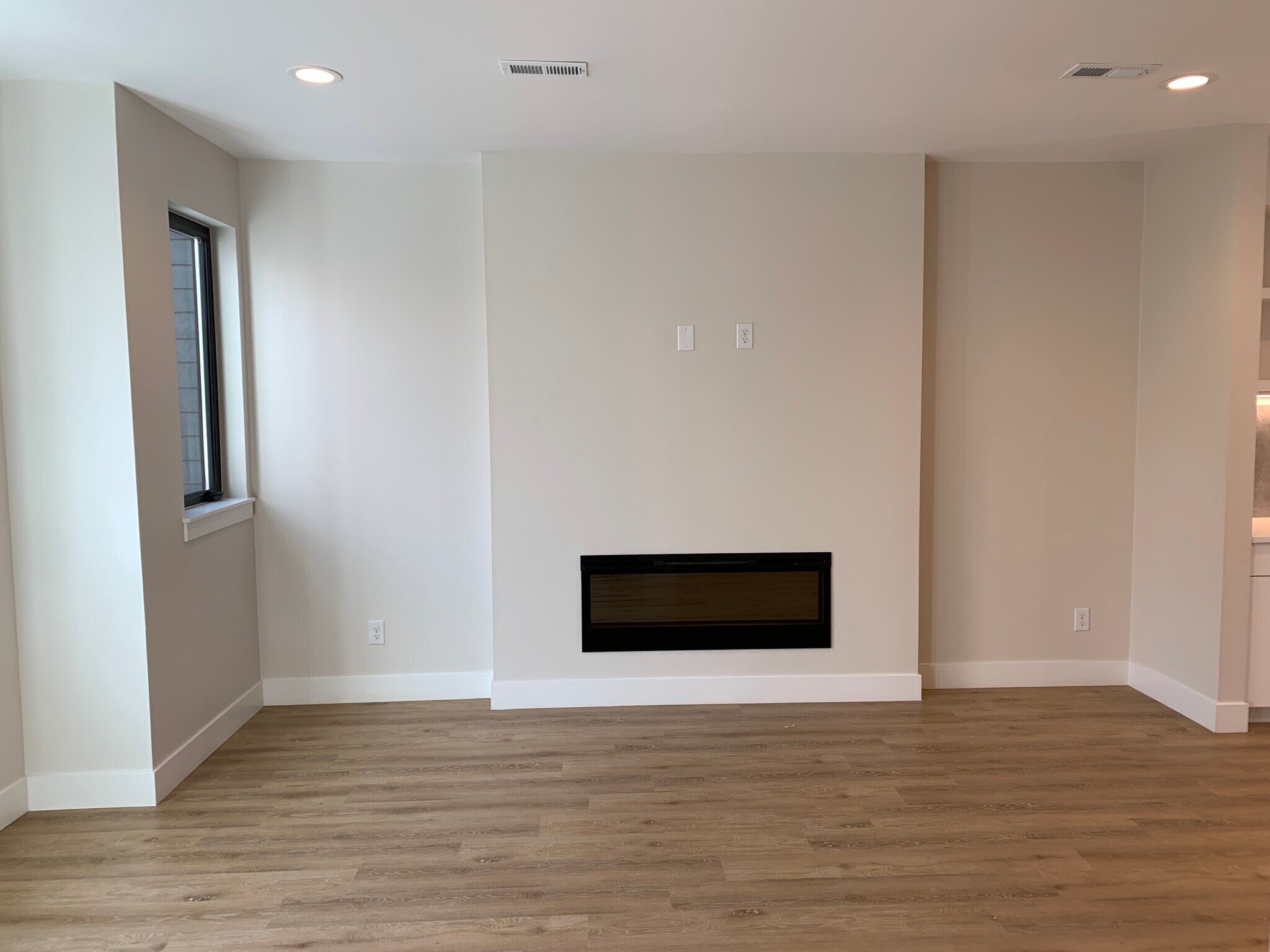 Building Photo - 5599 S Curtice St