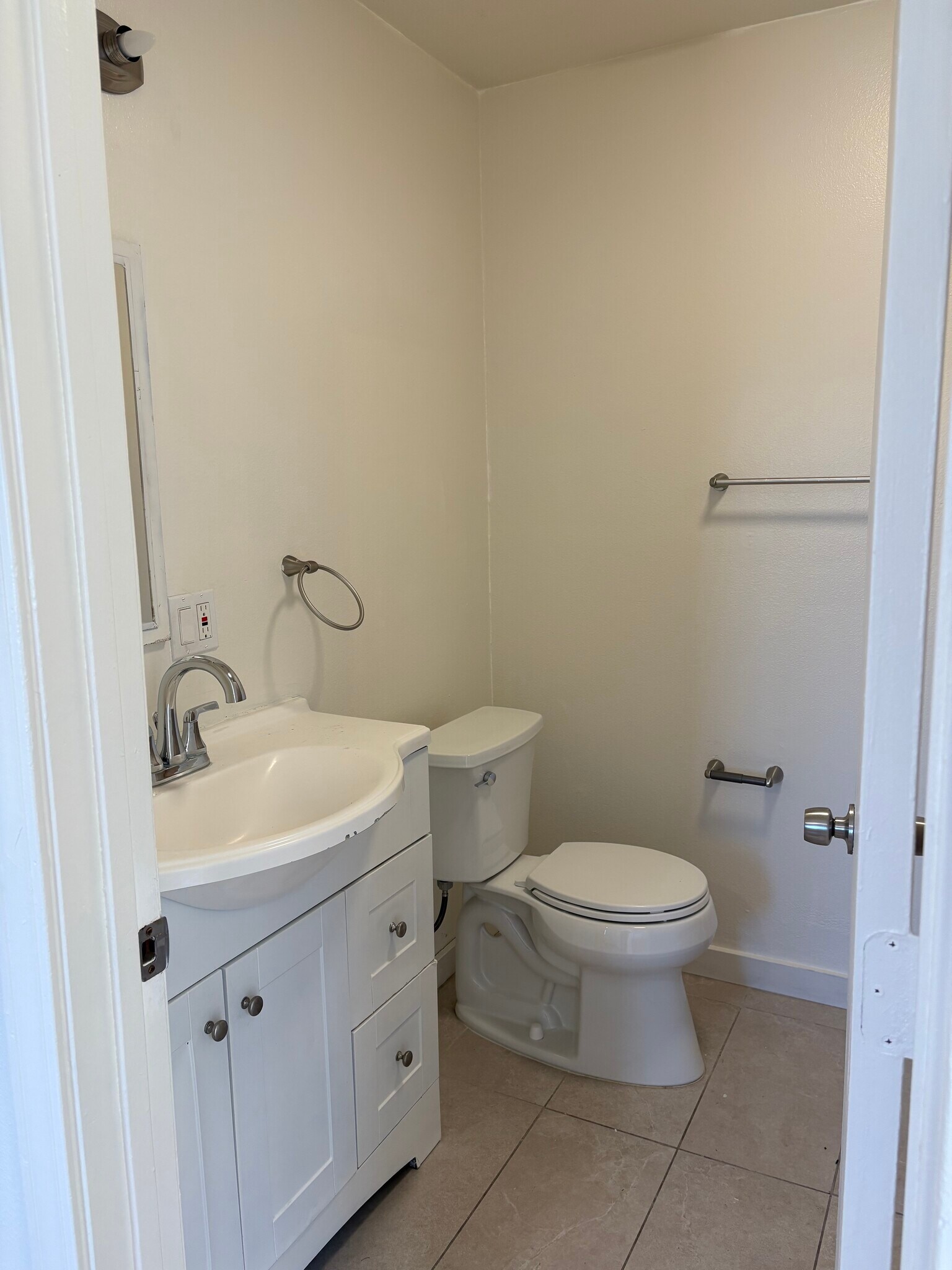 Building Photo - 801 Myrtle Ave