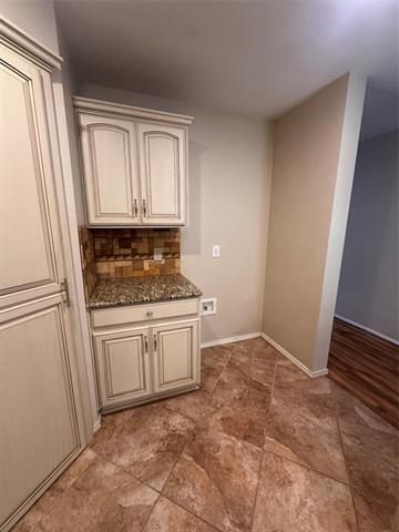 Building Photo - 809 Essex Dr