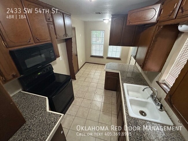 Building Photo - 2433 SW 54th St