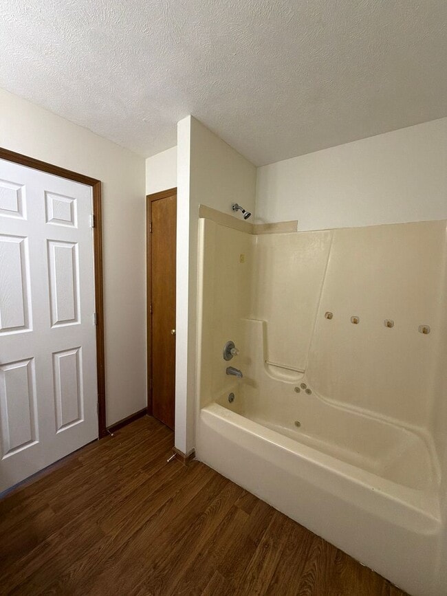 Building Photo - 209 Stonewall Ct