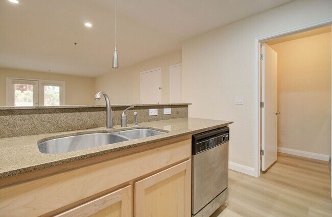 Building Photo - 4704 E Paradise Village Pkwy N