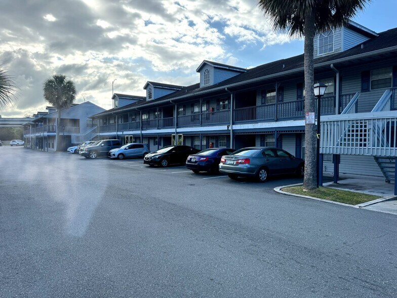 Building Photo - 313 Dirksen Dr