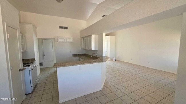 Building Photo - 1529 Plaza Verde Dr