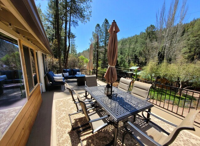 Building Photo - 627 S Buenagua Rd