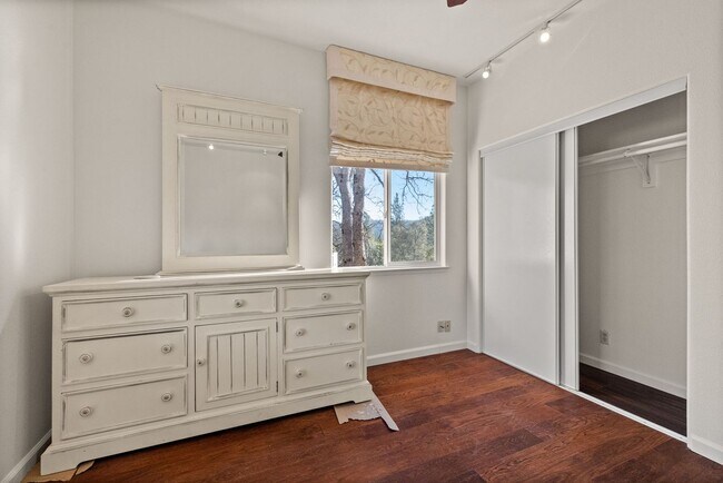 Building Photo - Amazing Apple Valley Home