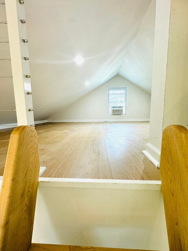 Building Photo - 404 S Horners Ln