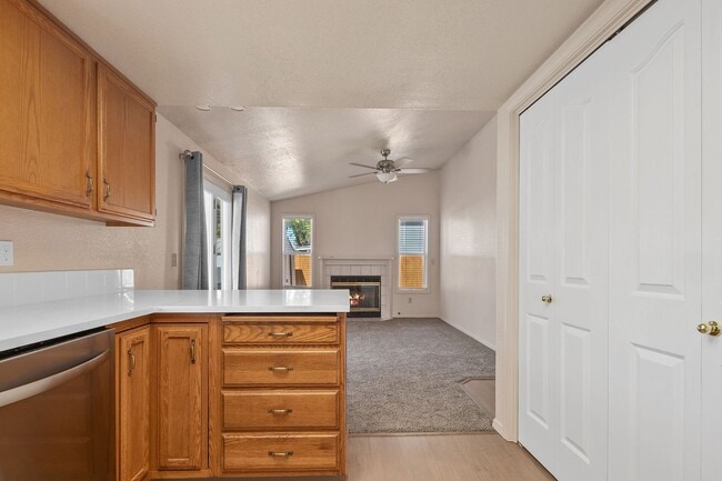 Building Photo - Lovely 3 Bedroom 2 Bath, 1350 Square Foot ...