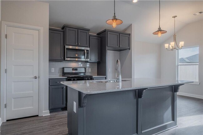 Building Photo - Three bed home in Deer Creek schools
