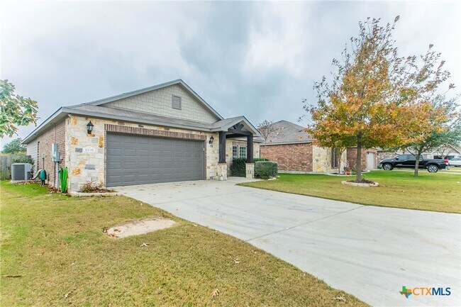 Building Photo - 1603 Neuberry Cliffe
