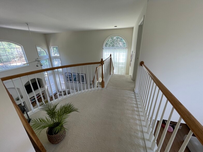 Building Photo - 2036 Londonberry Ct