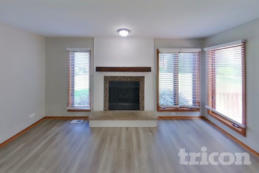 Building Photo - 5004 Lake Dawnwood Dr