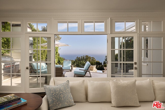 Building Photo - 541 Paseo Miramar