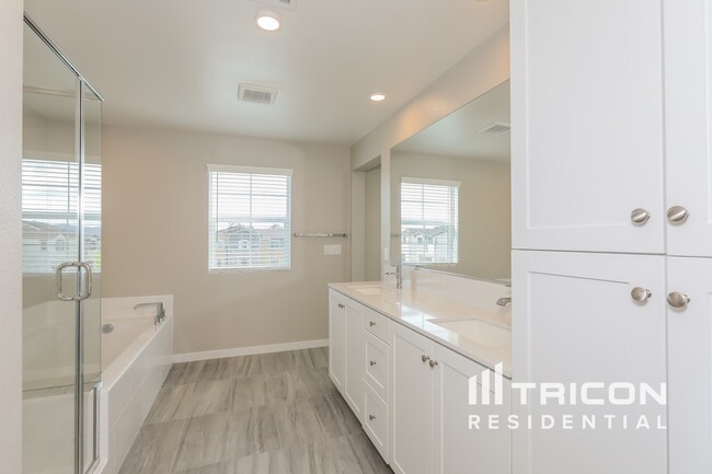 Building Photo - 28201 Cookhouse Ln