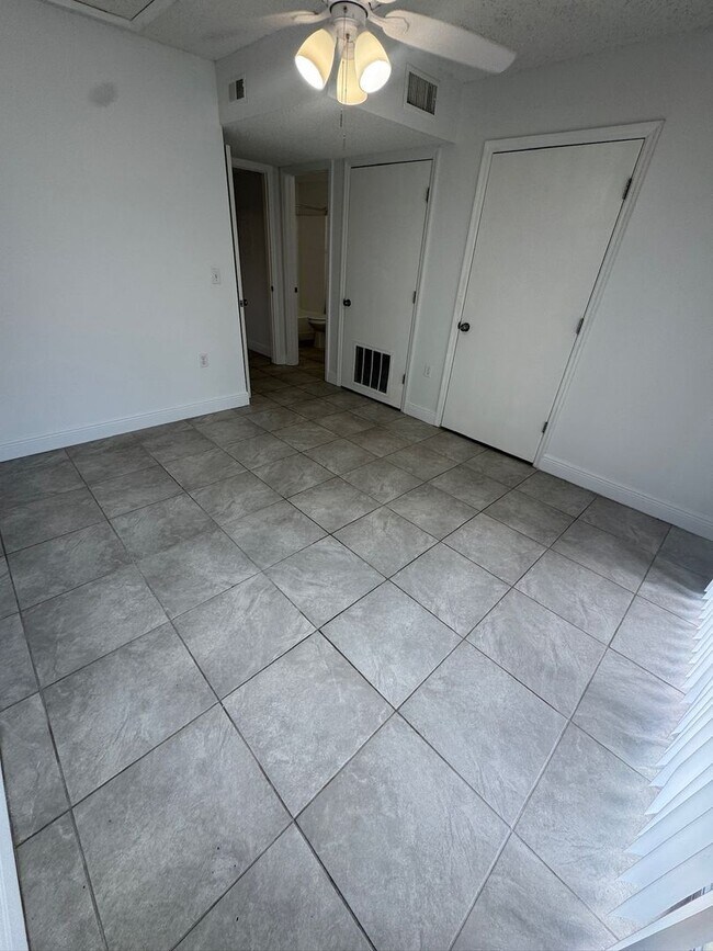 Building Photo - 1181 Bentley Rd