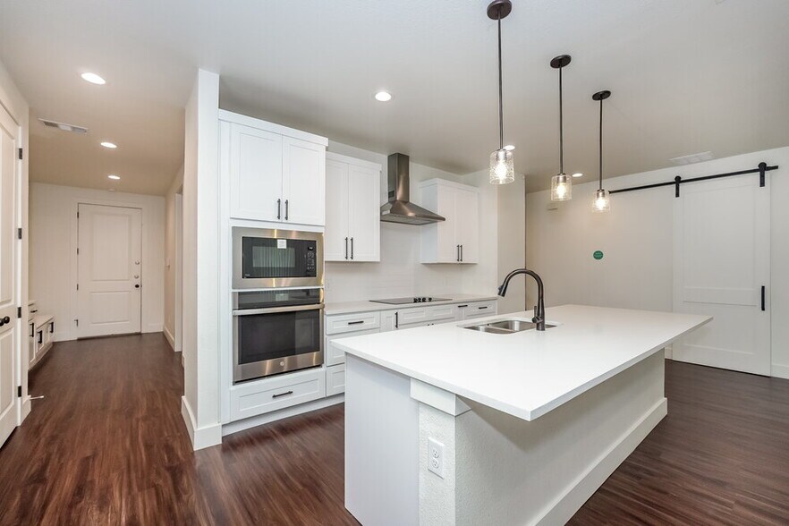 Building Photo - 8585 Mulligan Pass