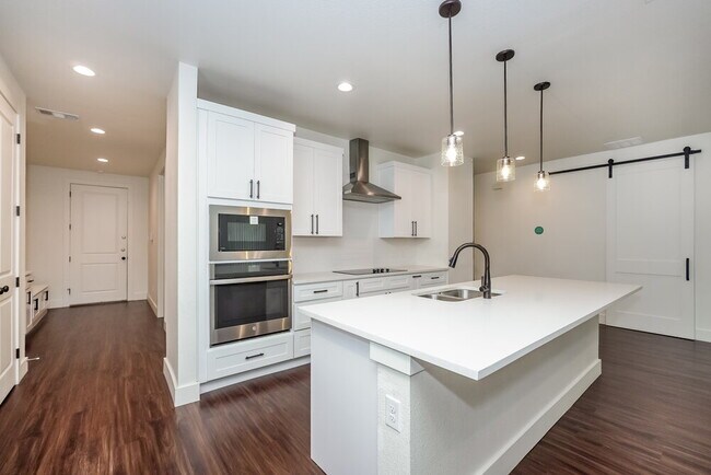 Building Photo - 8585 Mulligan Pass