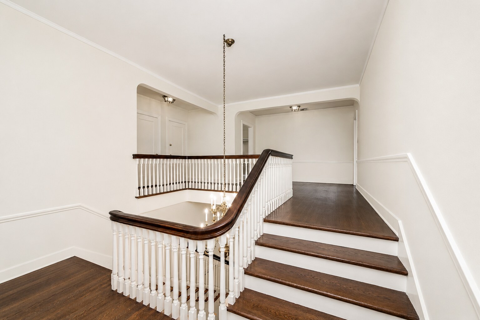 Building Photo - 809 N Bedford Dr