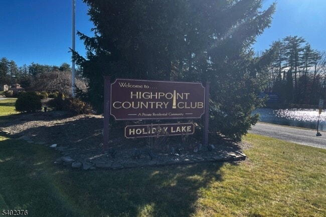 Building Photo - 306 Lake Shore S