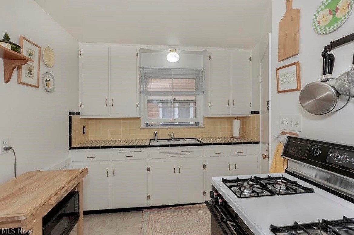 Building Photo - 13582 Cedar Rd