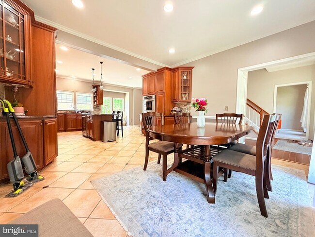 Building Photo - 11610 Seneca Forest Cir