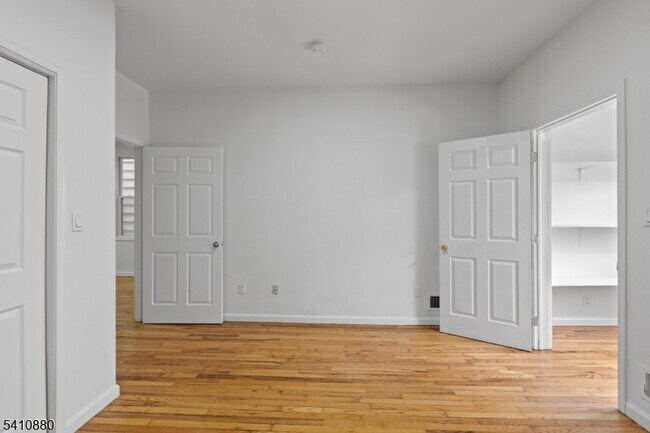 Building Photo - 552 Franklin St