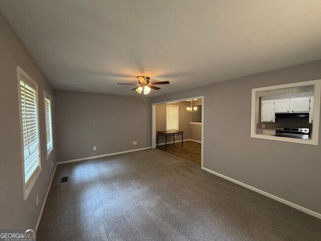 Building Photo - 125 S Meadowcliff Cir