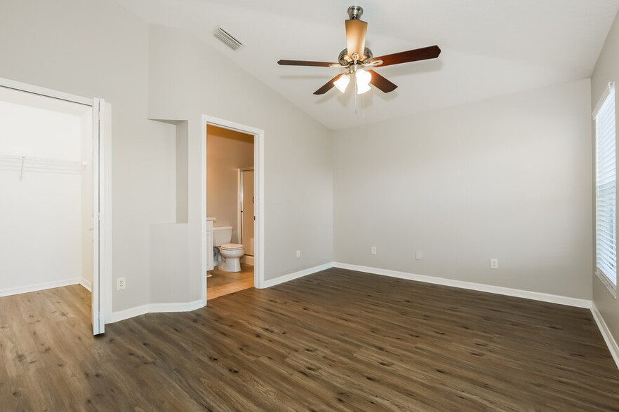 Building Photo - 18036 Birdwater Dr