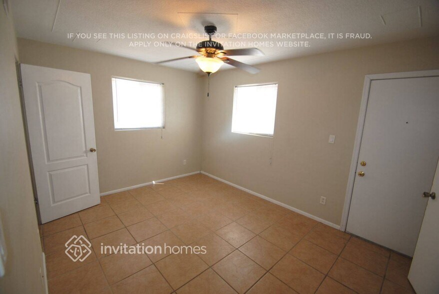 Building Photo - 1465 E Jarvis Ave