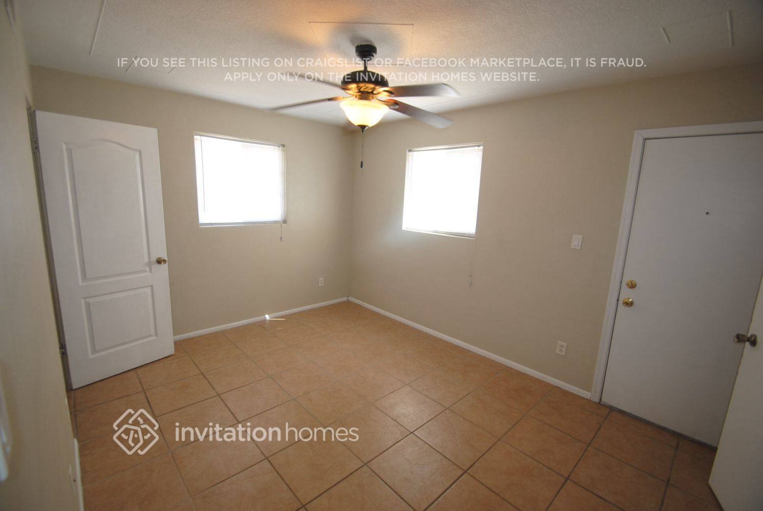 Building Photo - 1465 E Jarvis Ave