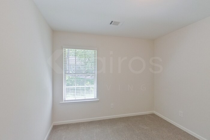 Building Photo - 111 Live Oak Dr