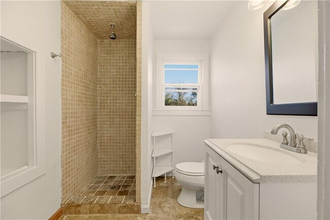 Building Photo - 31 Bayside Ave