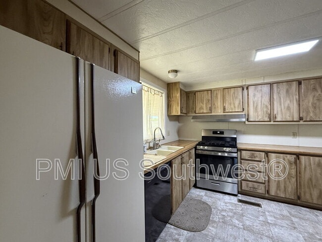 Building Photo - 622 Riverfront Dr