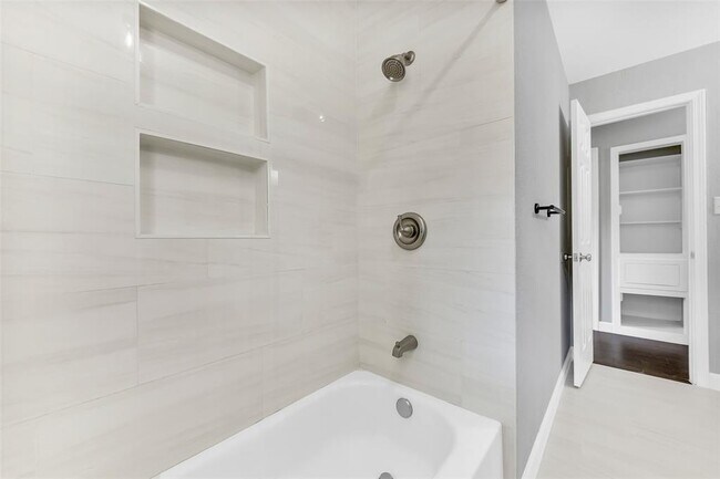 Building Photo - 206 Ron Cir