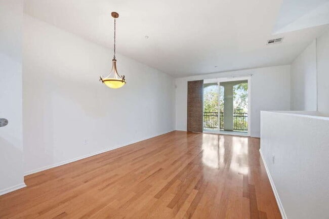 Building Photo - 2175 Caminito Leonzio