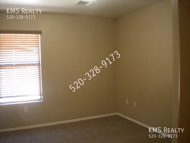 Building Photo - 2 Bed/2 Bath Town Home - OWNER/AGENT