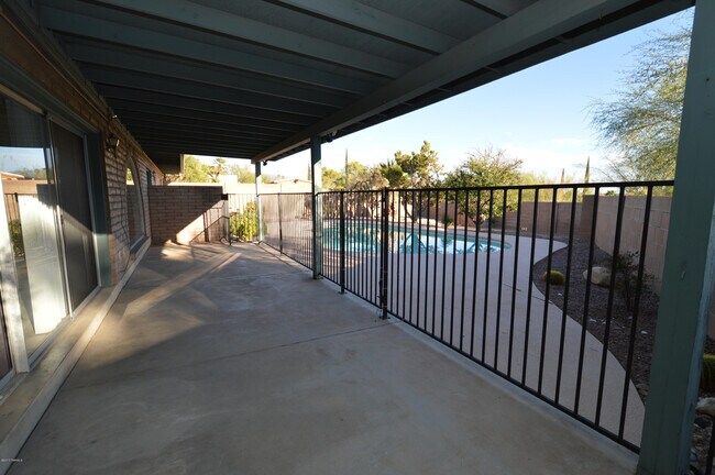 Building Photo - 7722 E Knollwood Cir