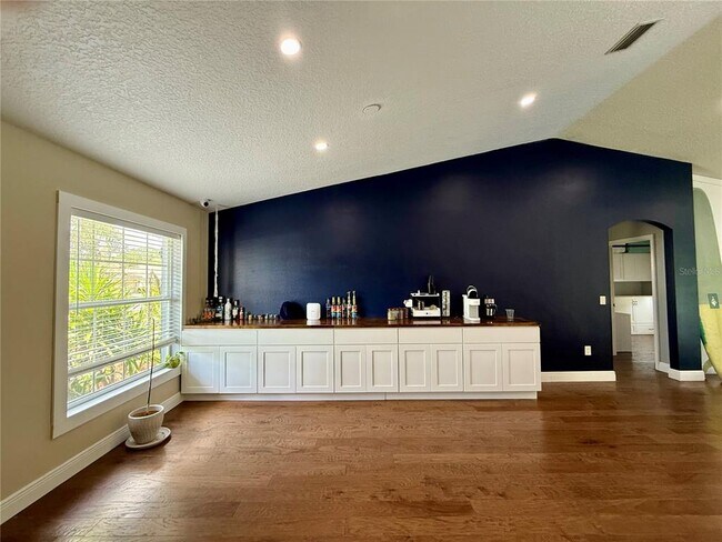 Building Photo - 42 Renworth Ln