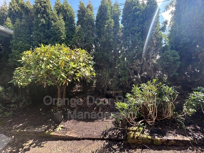 Building Photo - 910 N I St