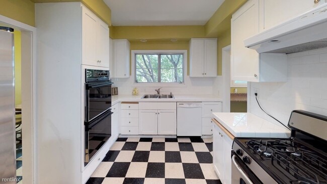 Building Photo - 1 br, 1 bath House - 200 S Orange Dr Priva...