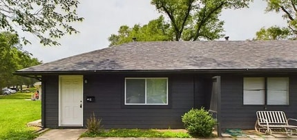 Building Photo - 15216 Bellaire Ave