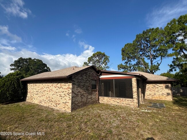 Building Photo - 131 Hammock Rd SE