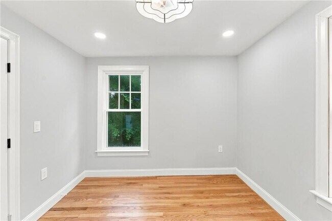 Building Photo - 1552 Kingstown Rd