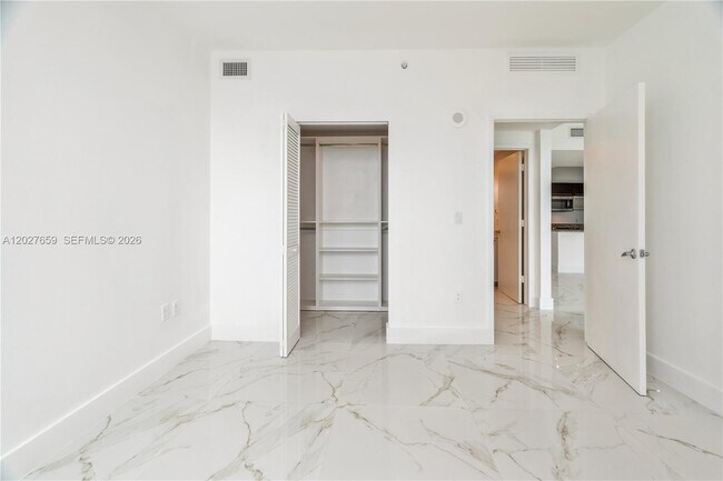 Building Photo - 951 Brickell Ave