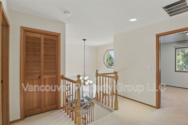 Building Photo - 10711 NE 31st Ave