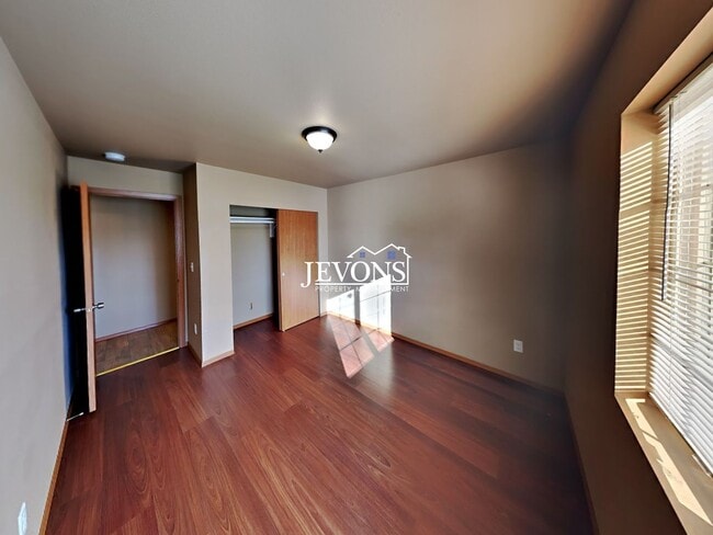 Building Photo - Spacious 3-Bedroom, 2-Bathroom Apartment in Central Yakima