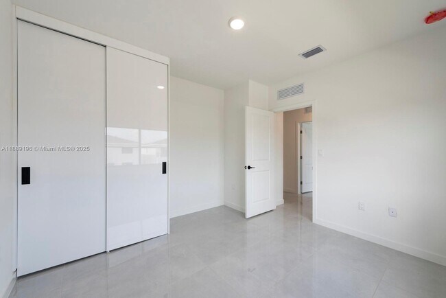 Building Photo - 1374 NW 1st St