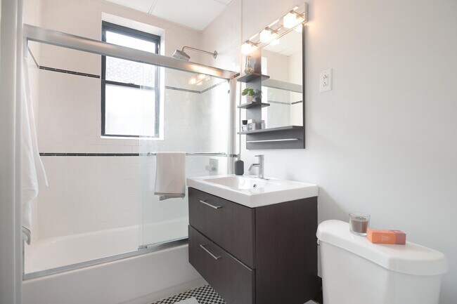 Building Photo - 148 37th St