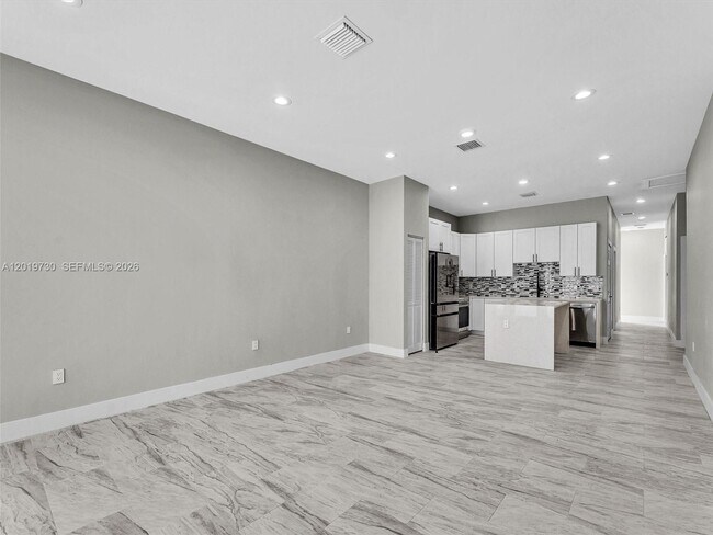 Building Photo - 313 S 13th St